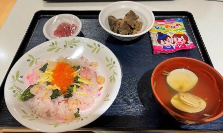 本日の夕食は、ちらし寿司です